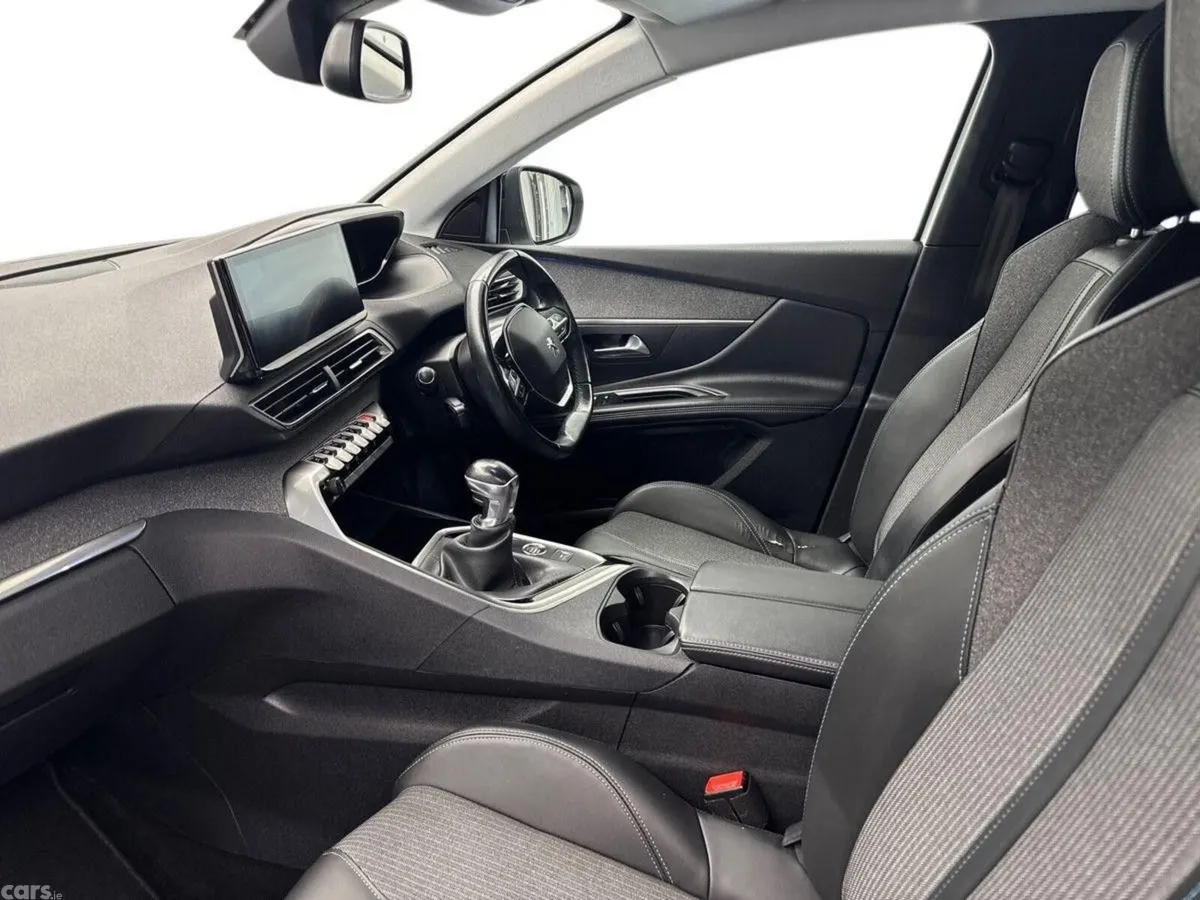 Peugeot 3008 MPV, Diesel, 2022, White