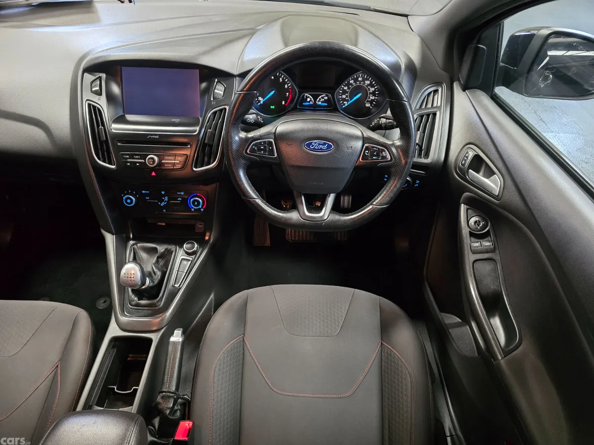 Ford Focus Hatchback, Petrol, 2018, Black
