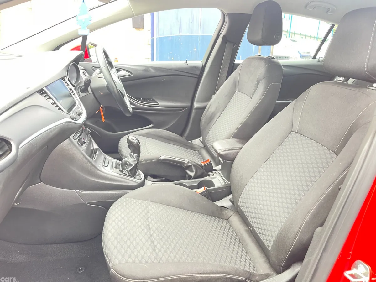 Vauxhall Astra Hatchback, Diesel, 2017, Red