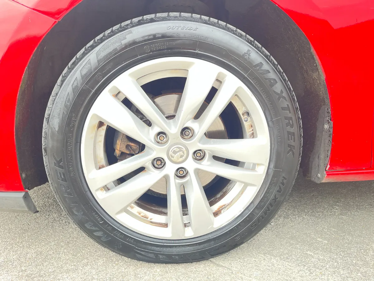 Vauxhall Astra Hatchback, Diesel, 2017, Red