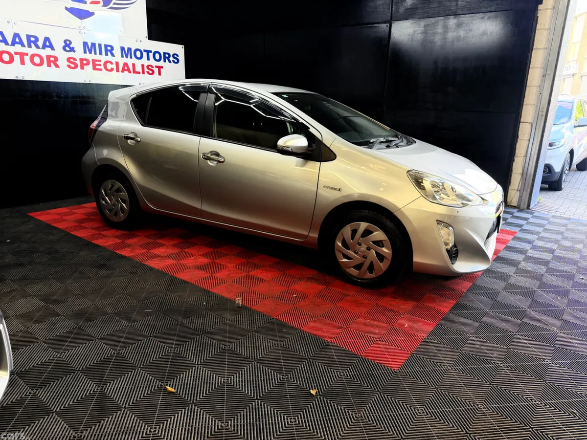 Toyota Aqua Hatchback, Petrol Hybrid, 2017, Silver