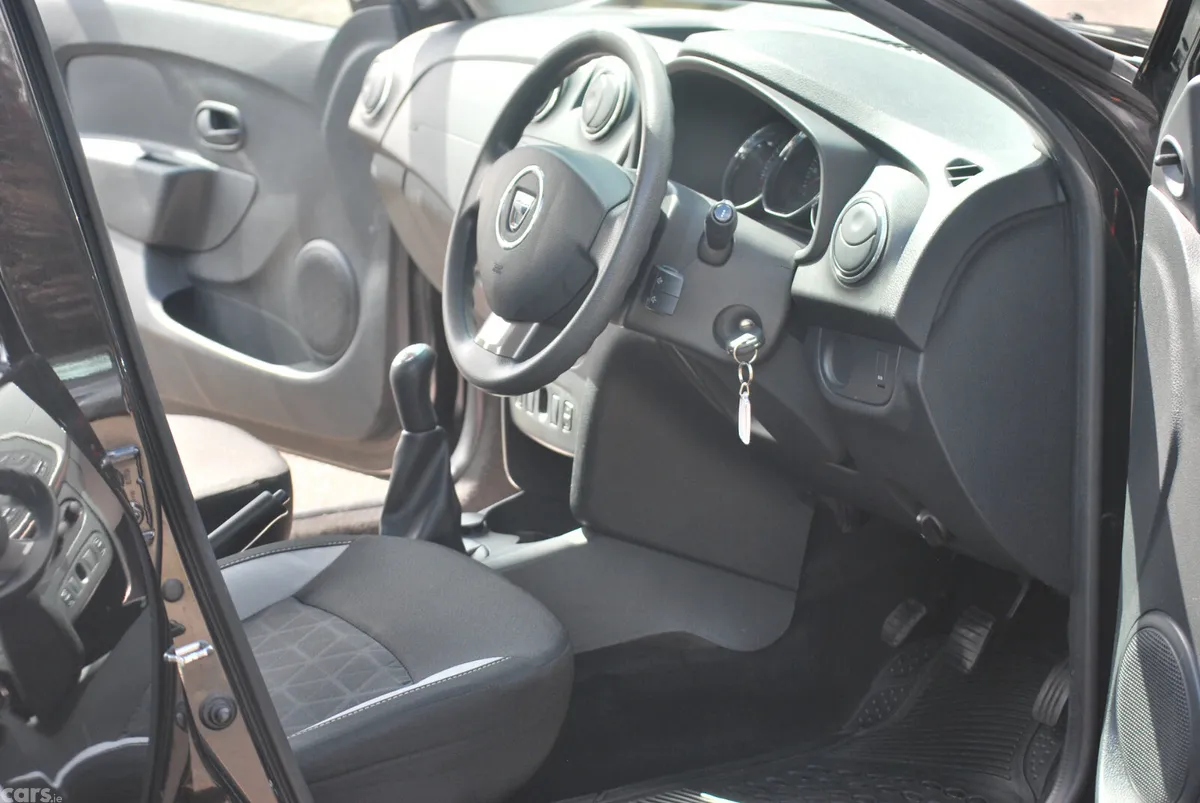 Dacia Sandero Stepway Hatchback, Diesel, 2016, Black