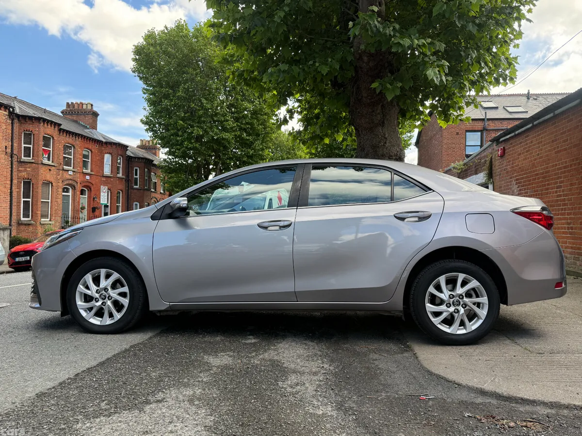 Toyota Corolla Saloon, Petrol, 2018, Grey