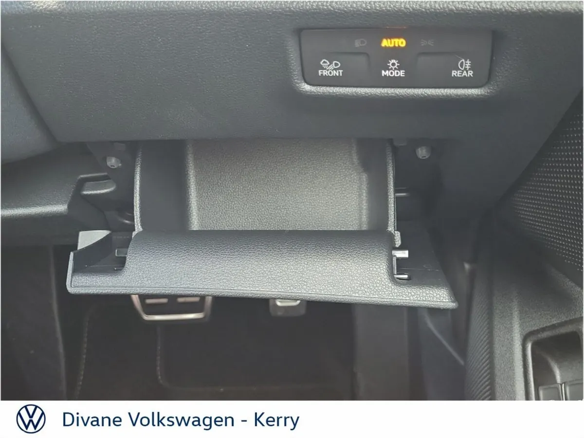Volkswagen Tayron SUV, Petrol Plug-in Hybrid, 2027, Purple