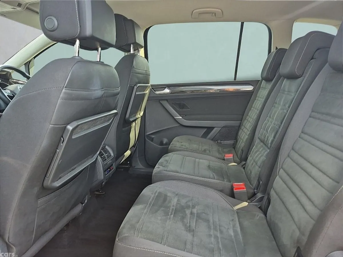Volkswagen Touran MPV, Petrol, 2018, Black