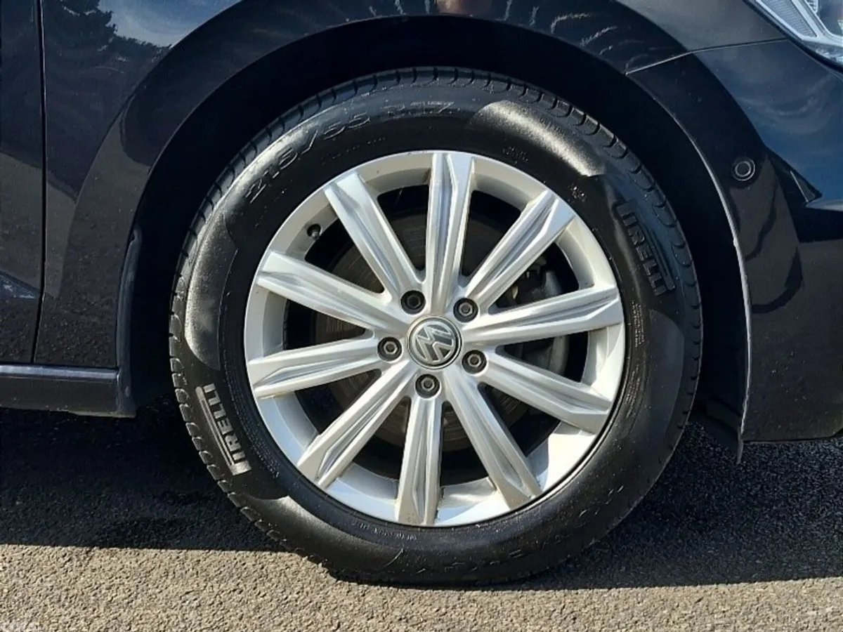 Volkswagen Touran MPV, Petrol, 2018, Black