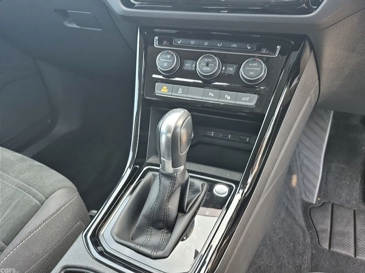 Volkswagen Touran MPV, Petrol, 2018, Black