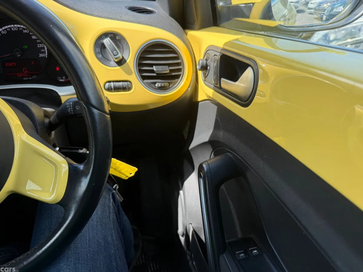 Volkswagen Beetle Coupe, Petrol, 2015, Yellow