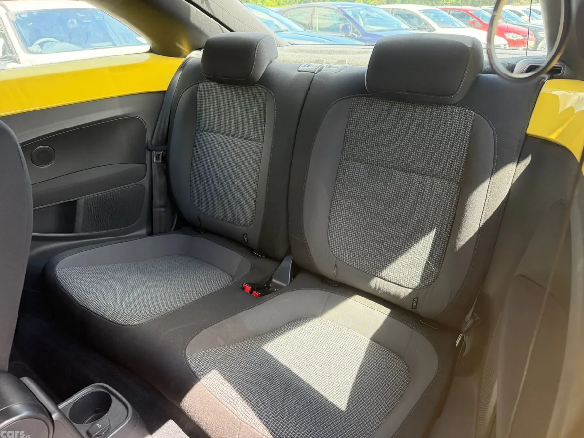 Volkswagen Beetle Coupe, Petrol, 2015, Yellow