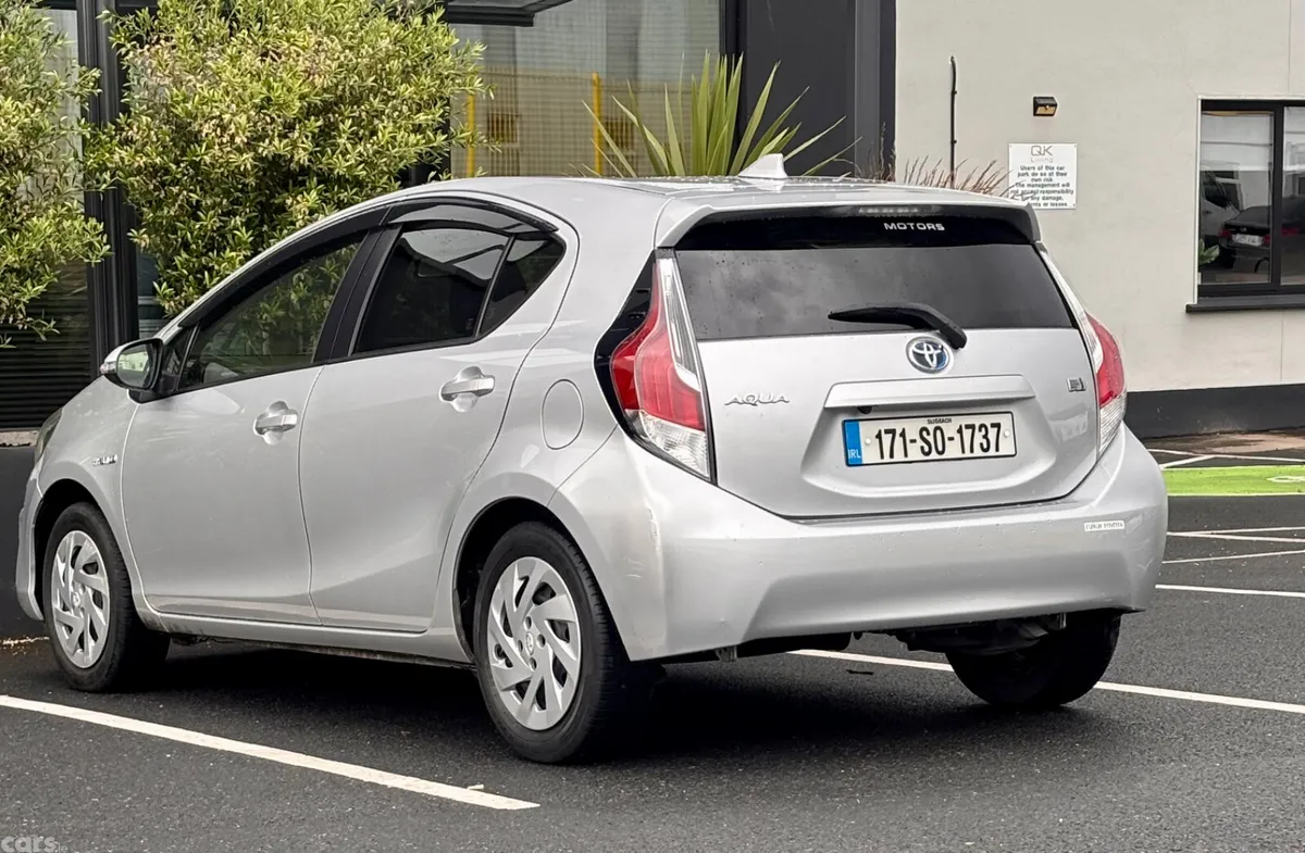Toyota Aqua Hatchback, Petrol Hybrid, 2017, Silver