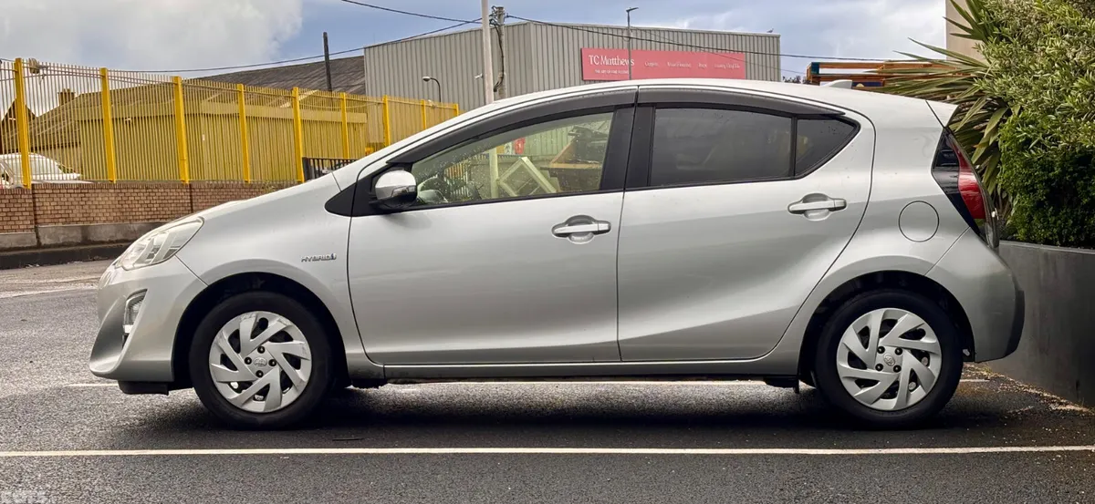 Toyota Aqua Hatchback, Petrol Hybrid, 2017, Silver