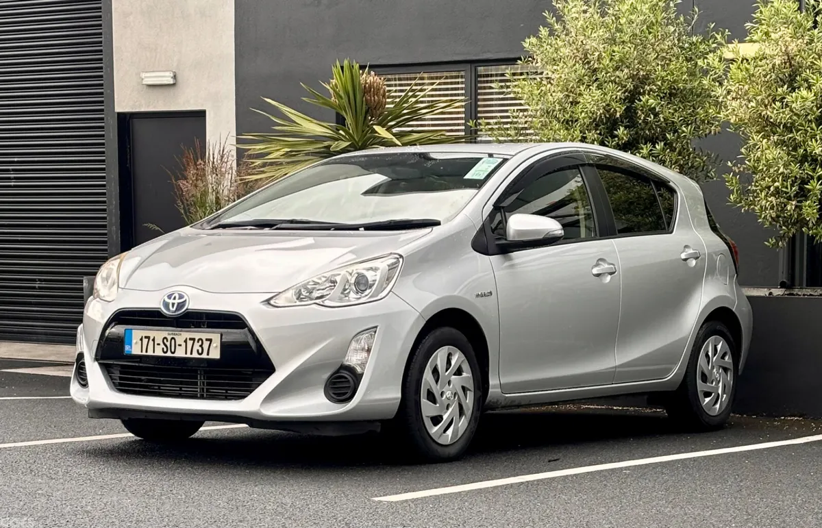 Toyota Aqua Hatchback, Petrol Hybrid, 2017, Silver