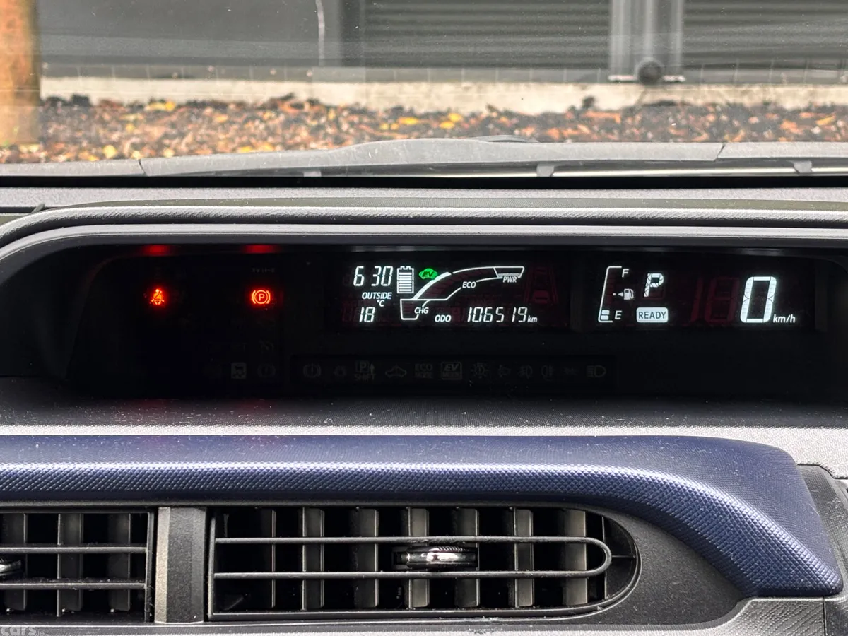 Toyota Aqua Hatchback, Petrol Hybrid, 2017, Silver