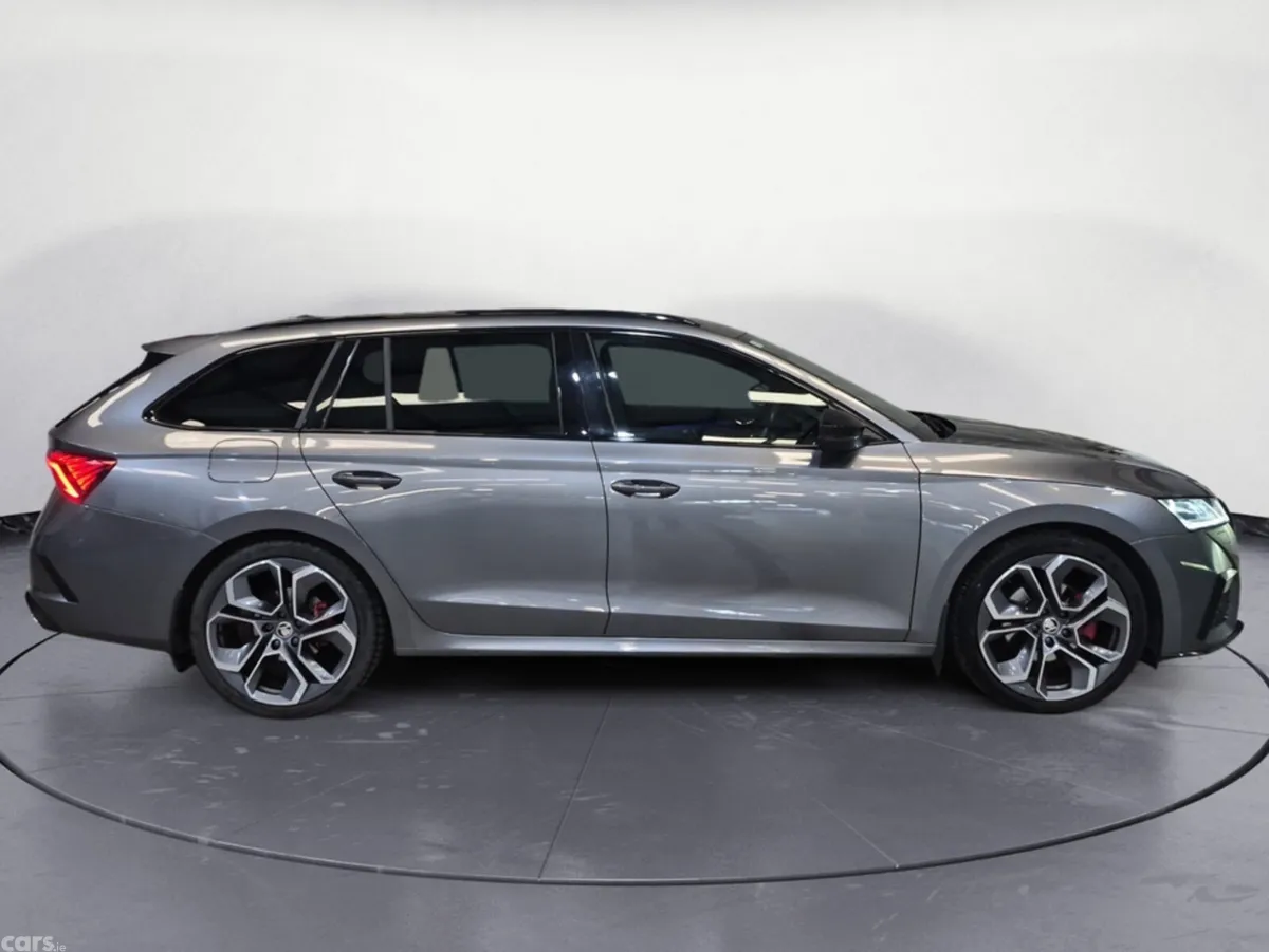 Skoda Octavia Estate, Diesel, 2023, Grey