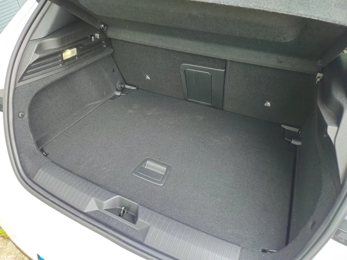 Opel Astra Hatchback, Petrol, 2023, White