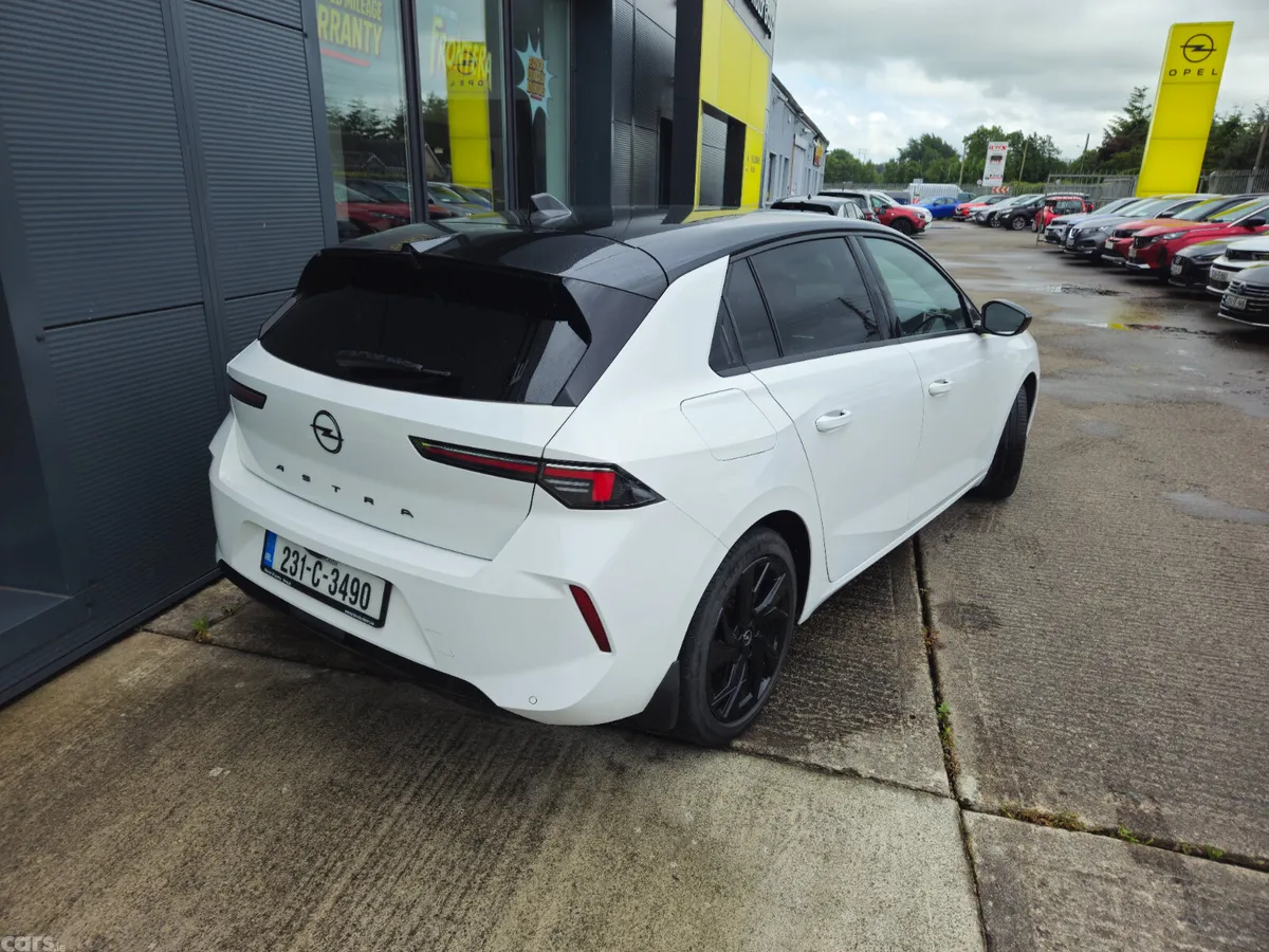 Opel Astra Hatchback, Petrol, 2023, White