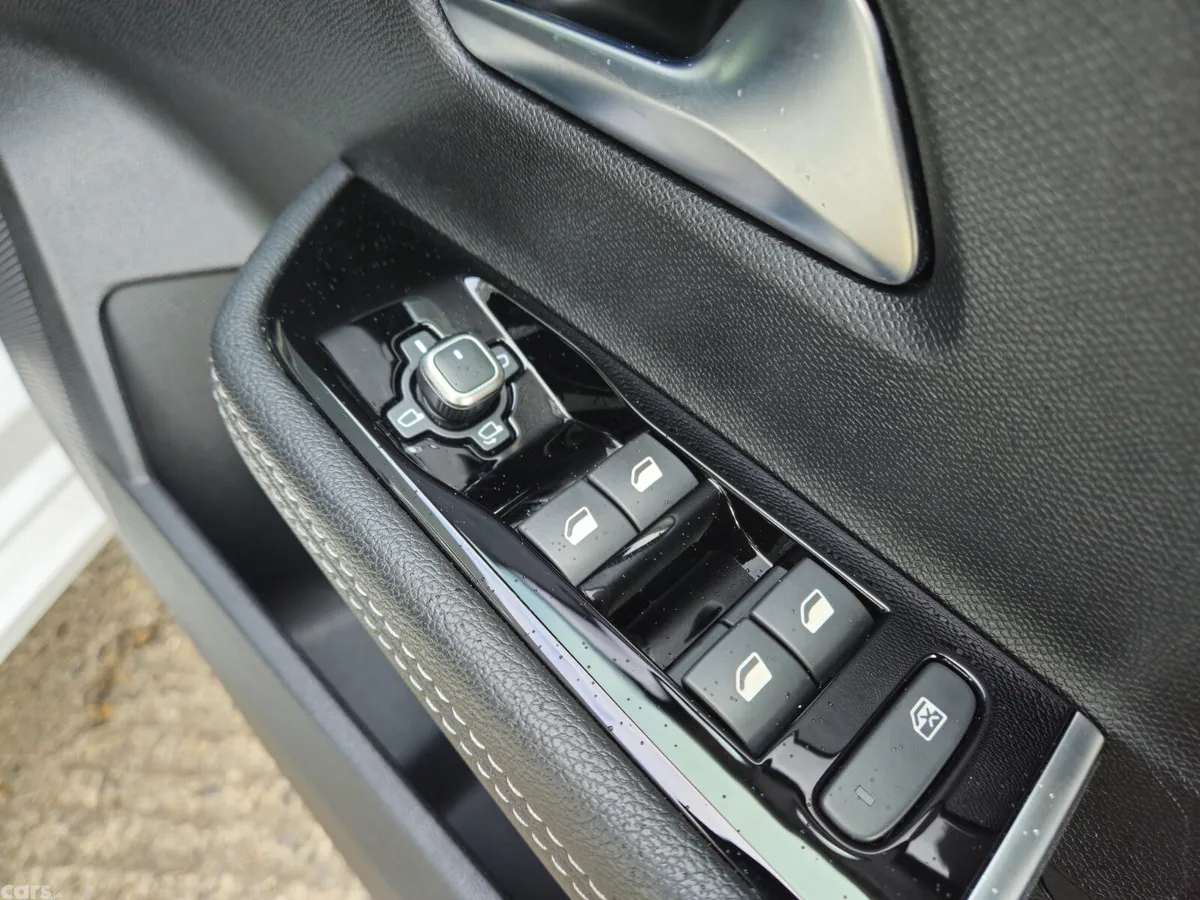 Opel Astra Hatchback, Petrol, 2023, White