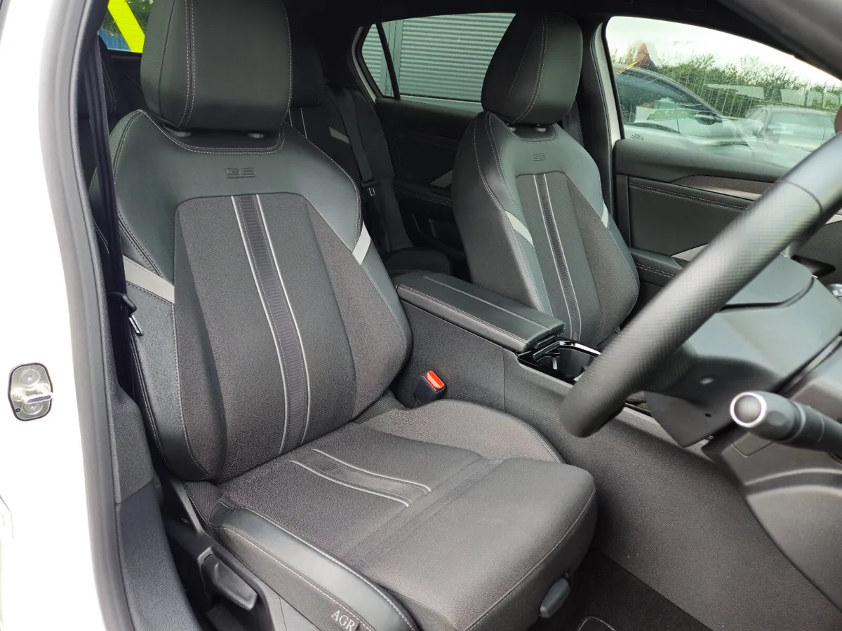 Opel Astra Hatchback, Petrol, 2023, White