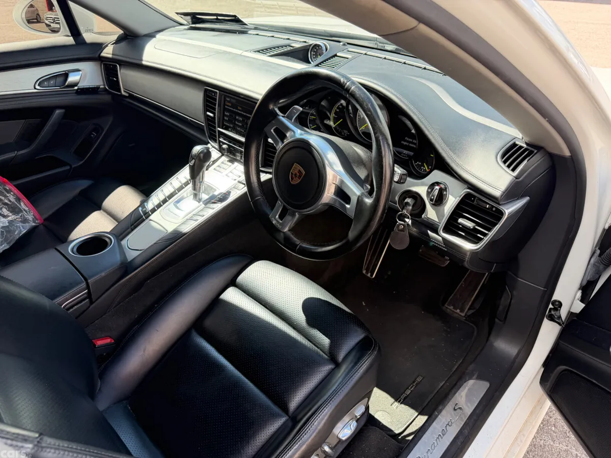 Porsche Panamera Hatchback, Petrol Plug-in Hybrid, 2015, White