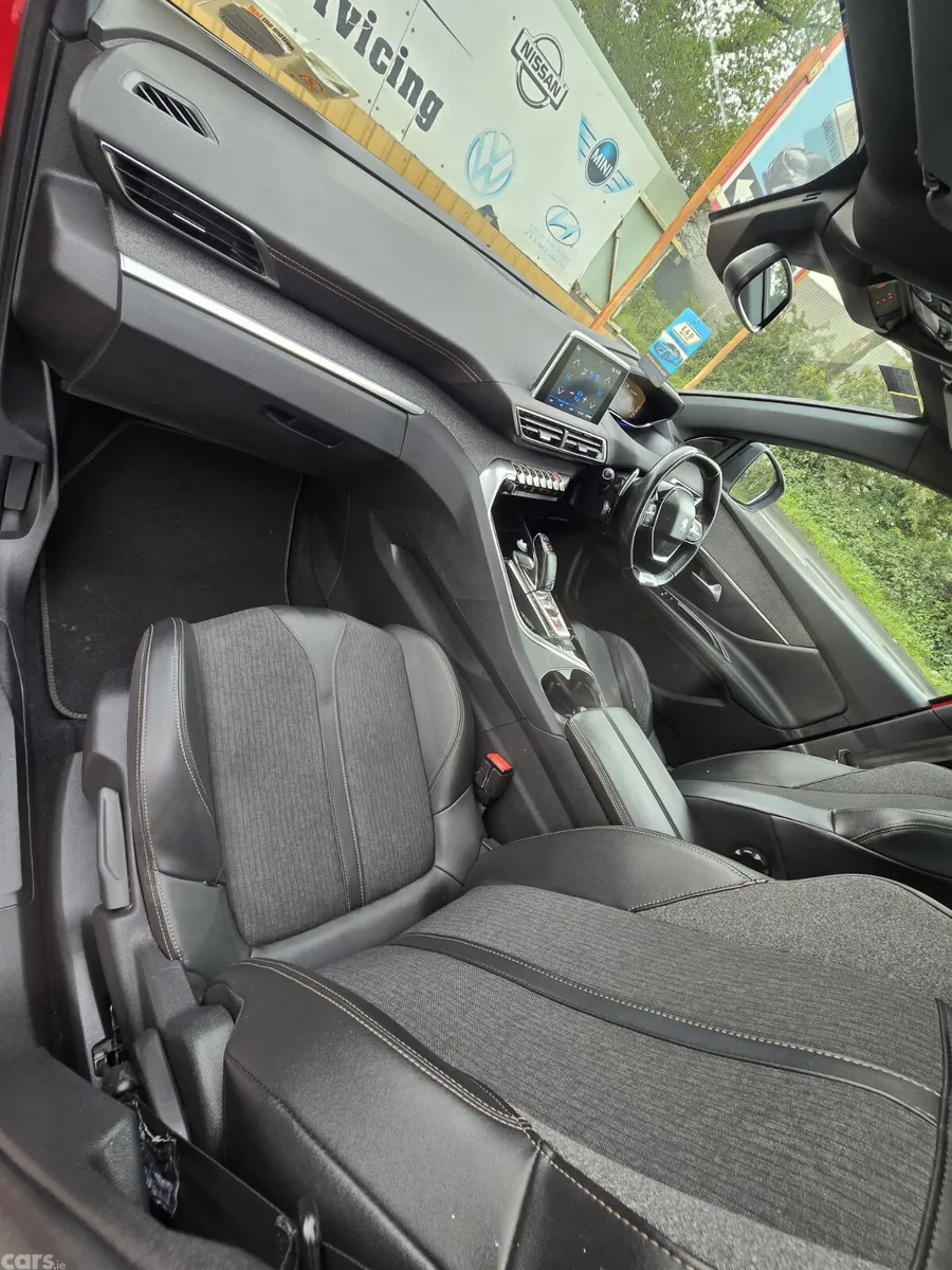 Peugeot 3008 MPV, Diesel, 2020, Red