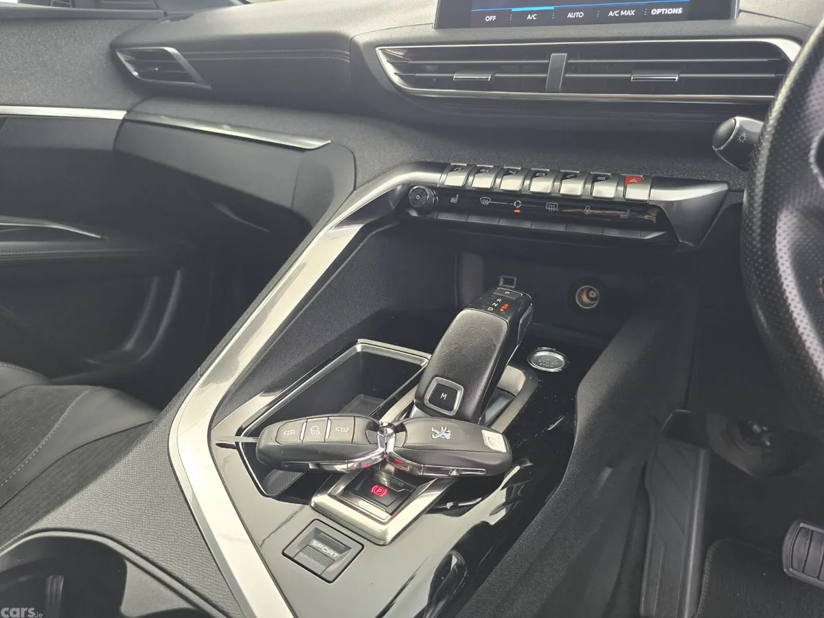 Peugeot 3008 MPV, Diesel, 2020, Red