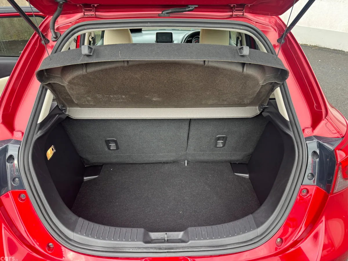 Mazda Demio MPV, Diesel, 2015, Red