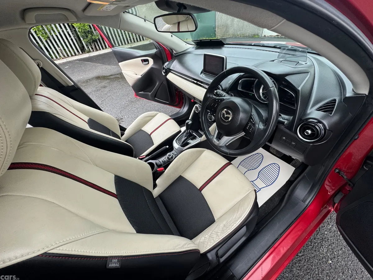 Mazda Demio MPV, Diesel, 2015, Red