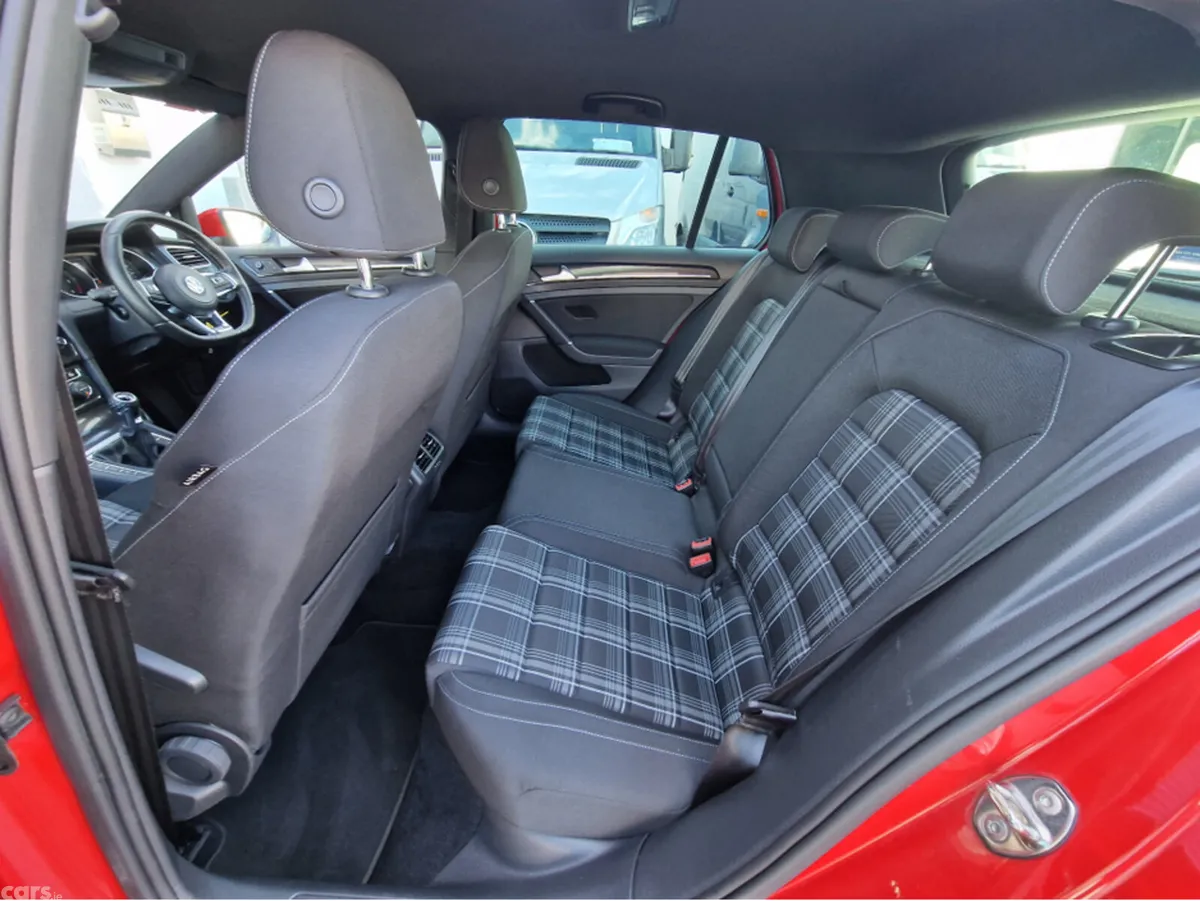 Volkswagen Golf Hatchback, Diesel, 2014, Red