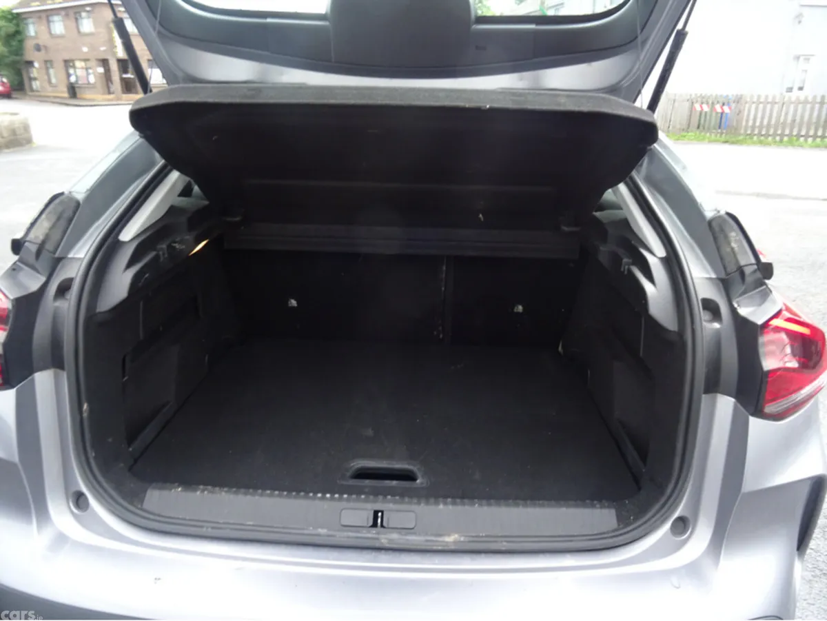Citroen C4 Hatchback, Diesel, 2022, Grey