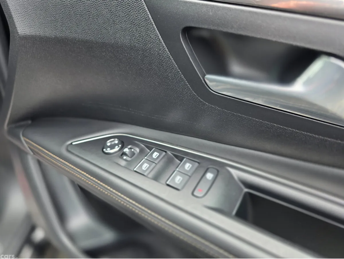 Peugeot 5008 MPV, Diesel, 2023, Black