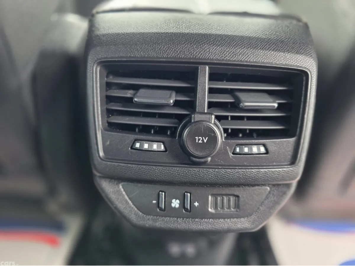 Peugeot 5008 MPV, Diesel, 2023, Black