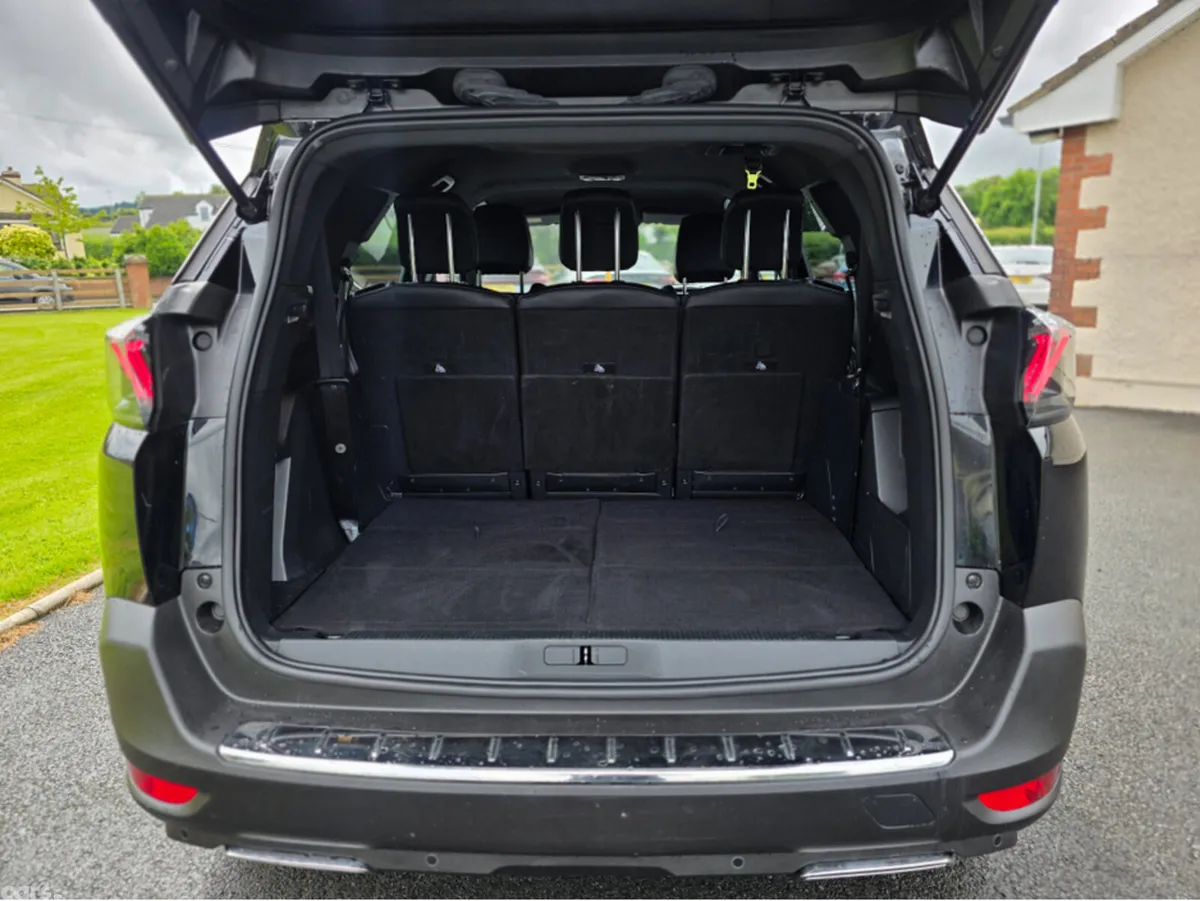 Peugeot 5008 MPV, Diesel, 2023, Black