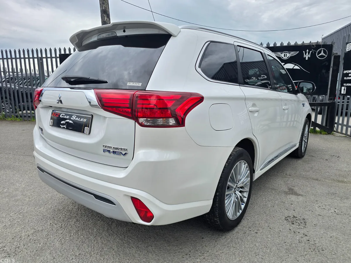 Mitsubishi Outlander SUV, Petrol Plug-in Hybrid, 2019, White