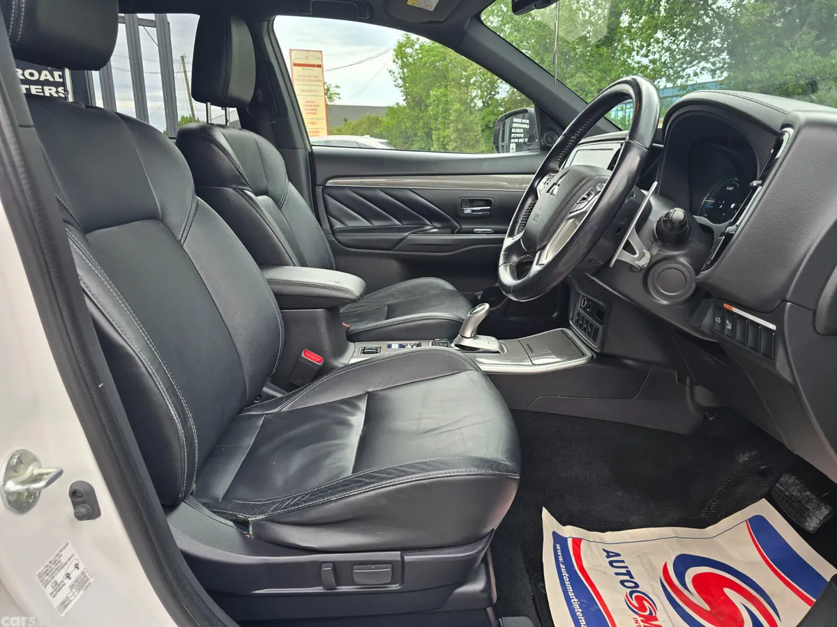 Mitsubishi Outlander SUV, Petrol Plug-in Hybrid, 2019, White