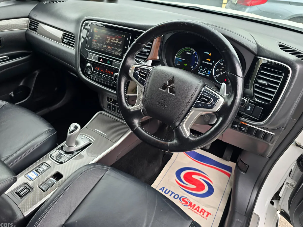 Mitsubishi Outlander SUV, Petrol Plug-in Hybrid, 2019, White