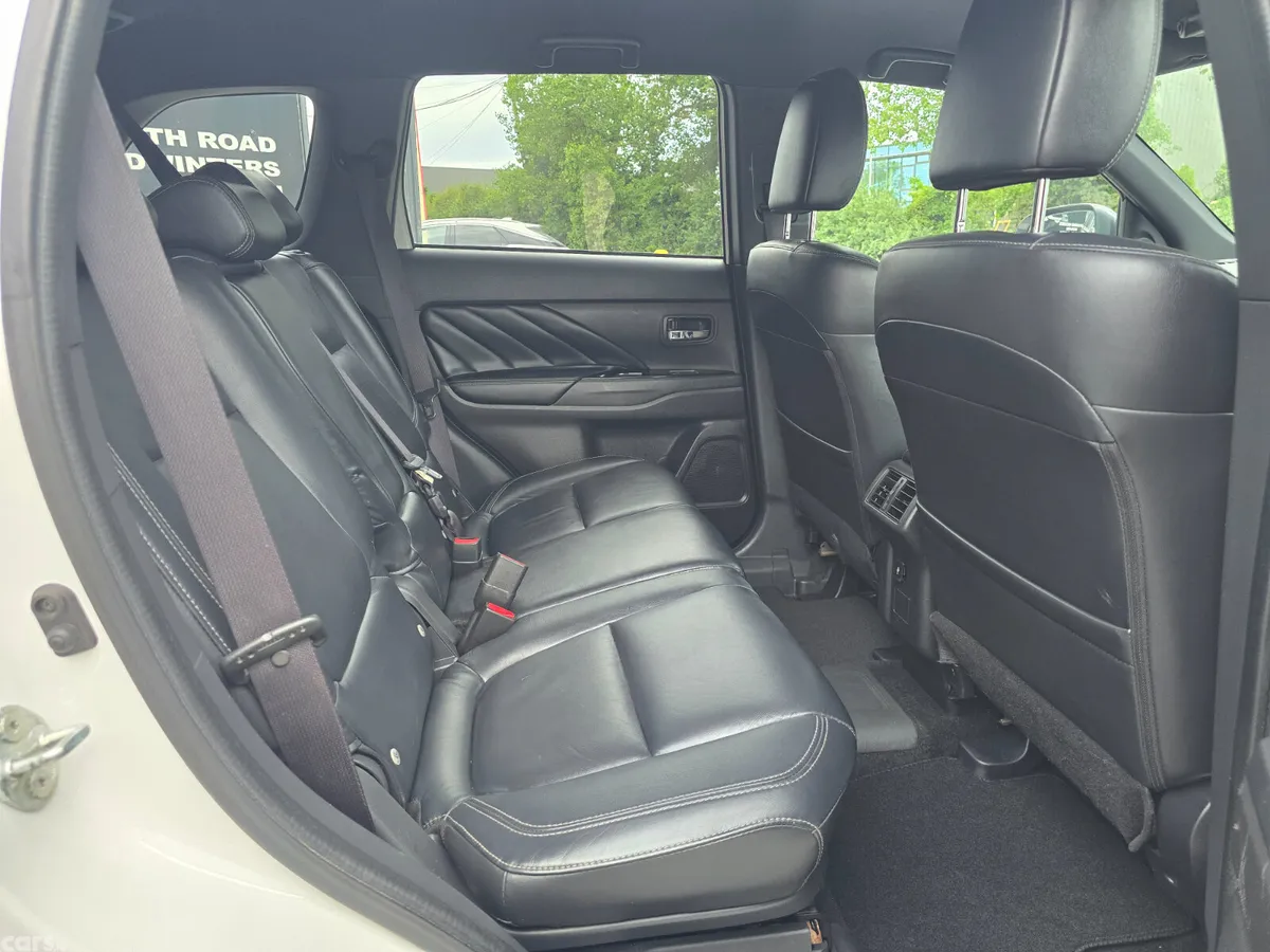 Mitsubishi Outlander SUV, Petrol Plug-in Hybrid, 2019, White