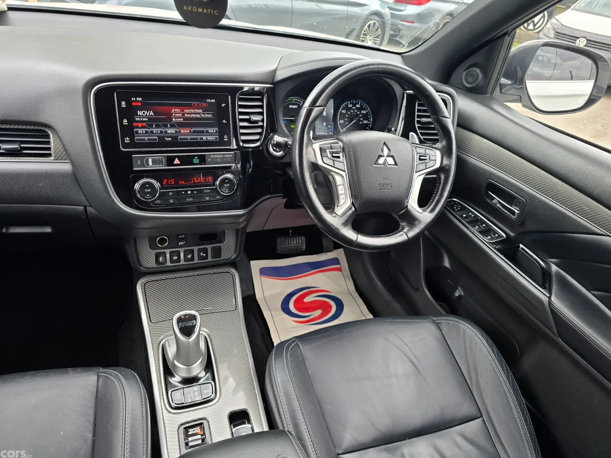 Mitsubishi Outlander SUV, Petrol Plug-in Hybrid, 2019, White
