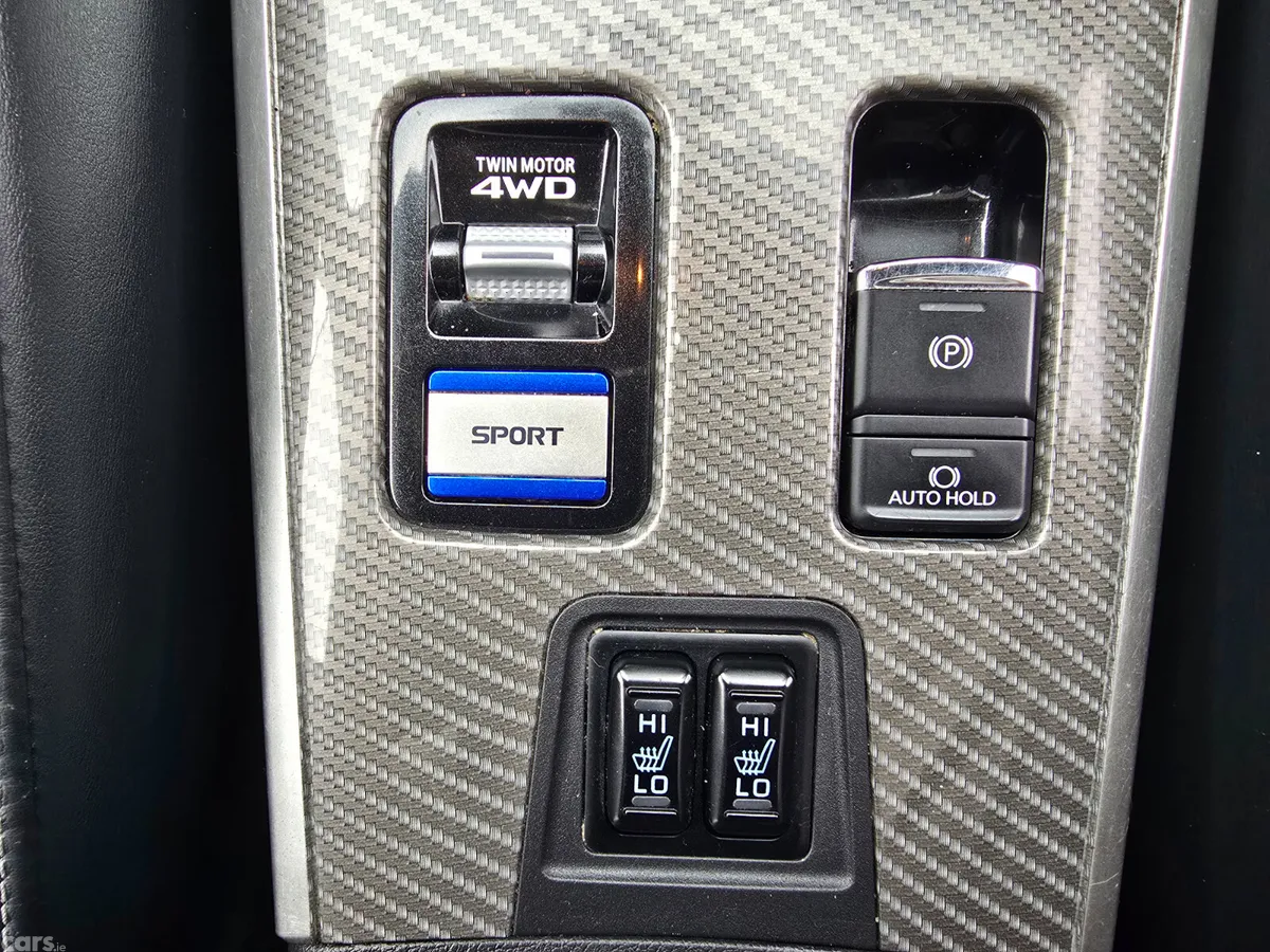 Mitsubishi Outlander SUV, Petrol Plug-in Hybrid, 2019, White