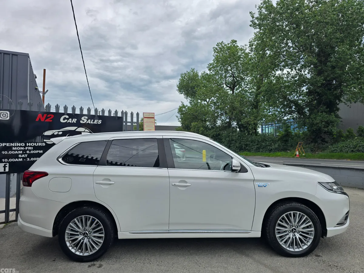 Mitsubishi Outlander SUV, Petrol Plug-in Hybrid, 2019, White