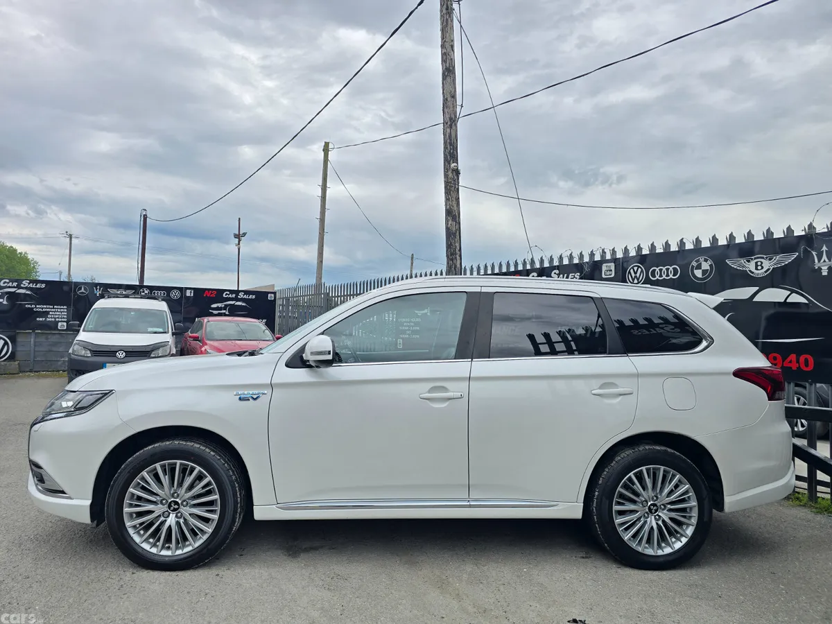 Mitsubishi Outlander SUV, Petrol Plug-in Hybrid, 2019, White
