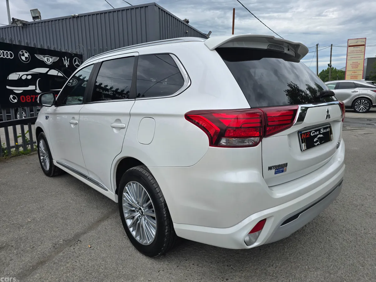 Mitsubishi Outlander SUV, Petrol Plug-in Hybrid, 2019, White