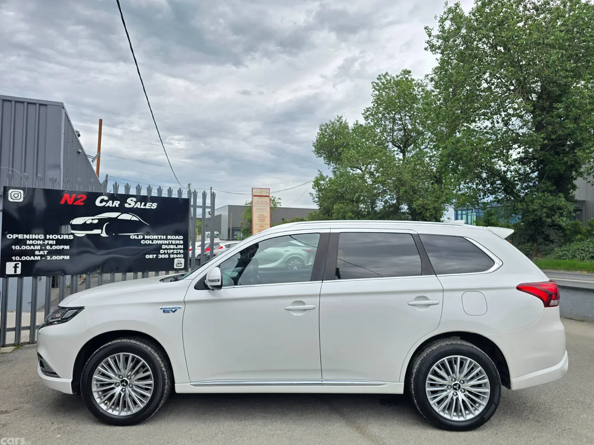 Mitsubishi Outlander SUV, Petrol Plug-in Hybrid, 2019, White