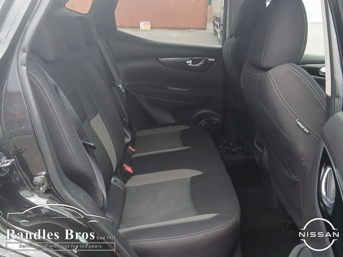 Nissan Qashqai Hatchback, Diesel, 2020, Black