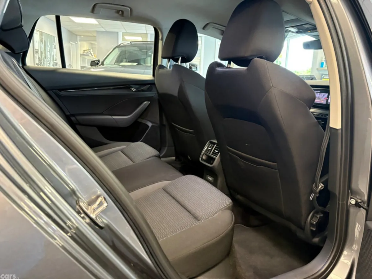 Skoda Octavia Estate, Diesel, 2023, Grey