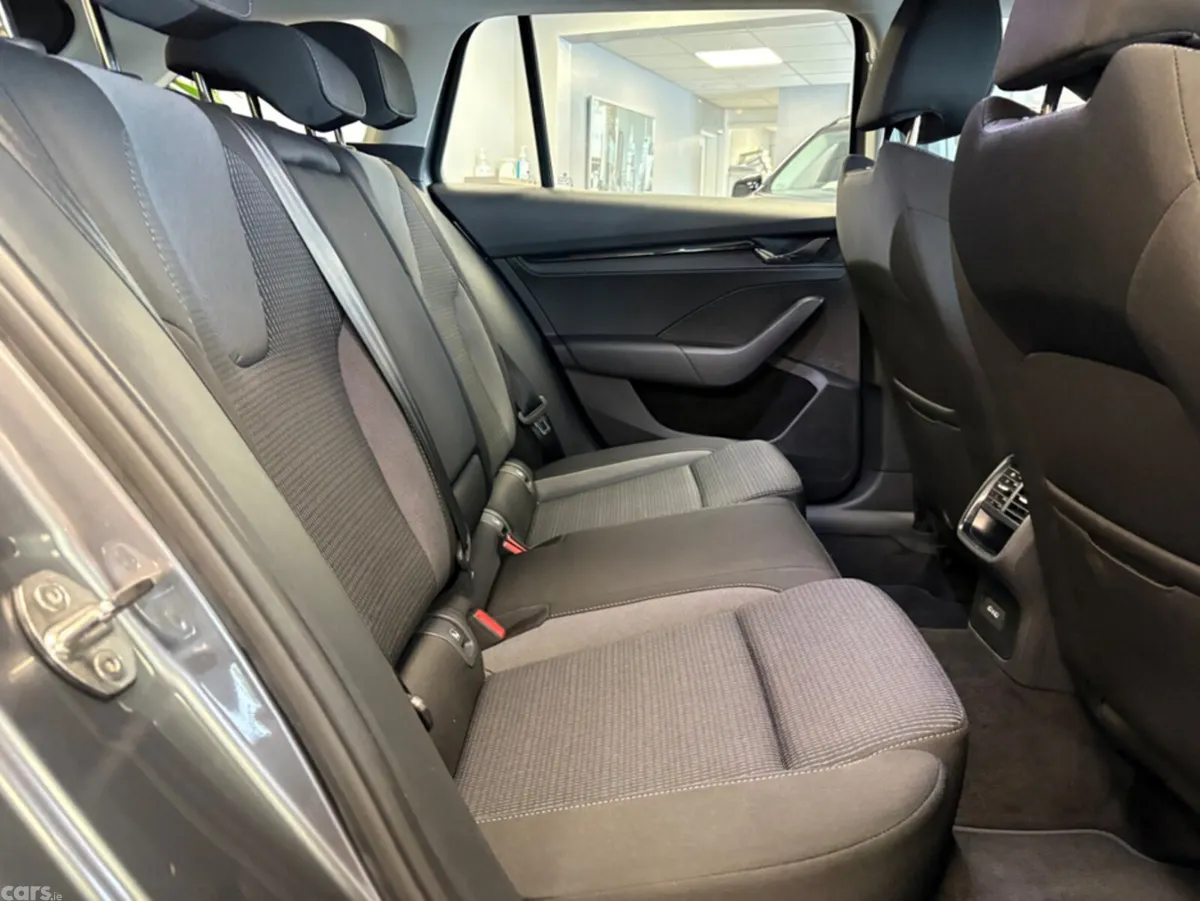 Skoda Octavia Estate, Diesel, 2023, Grey
