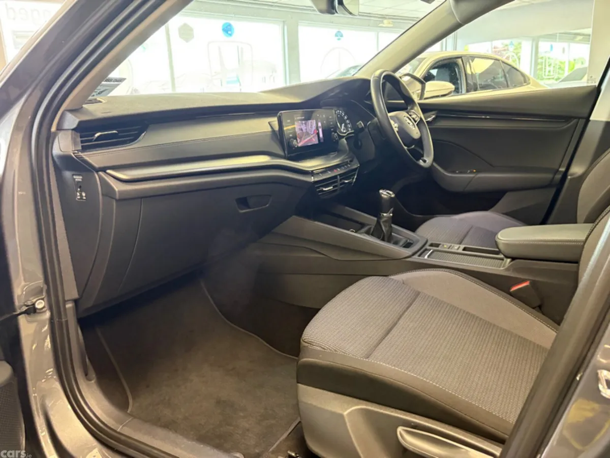 Skoda Octavia Estate, Diesel, 2023, Grey