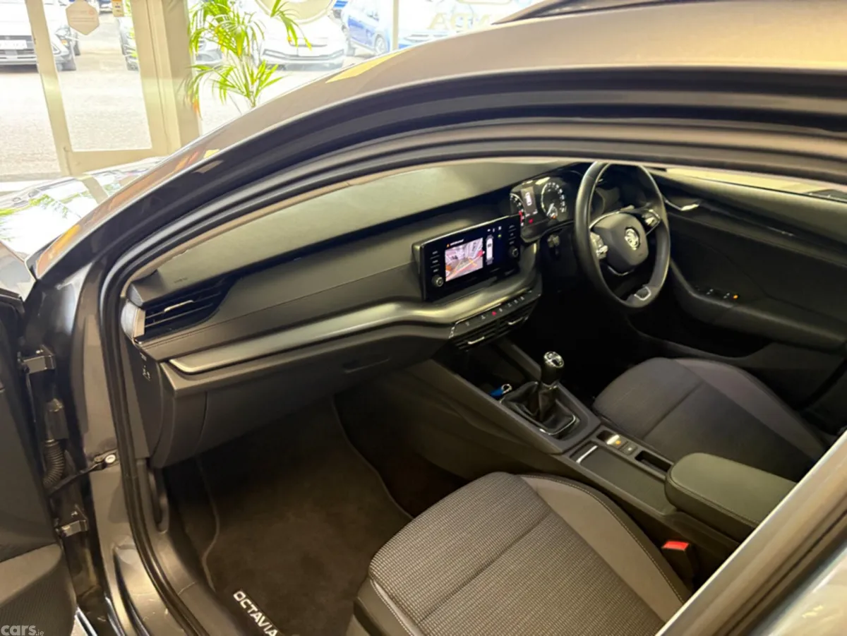Skoda Octavia Estate, Diesel, 2023, Grey
