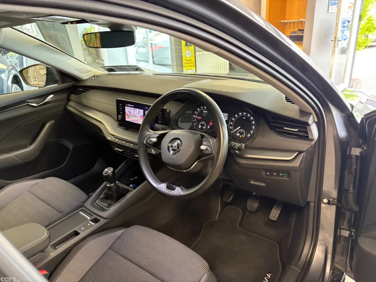 Skoda Octavia Estate, Diesel, 2023, Grey
