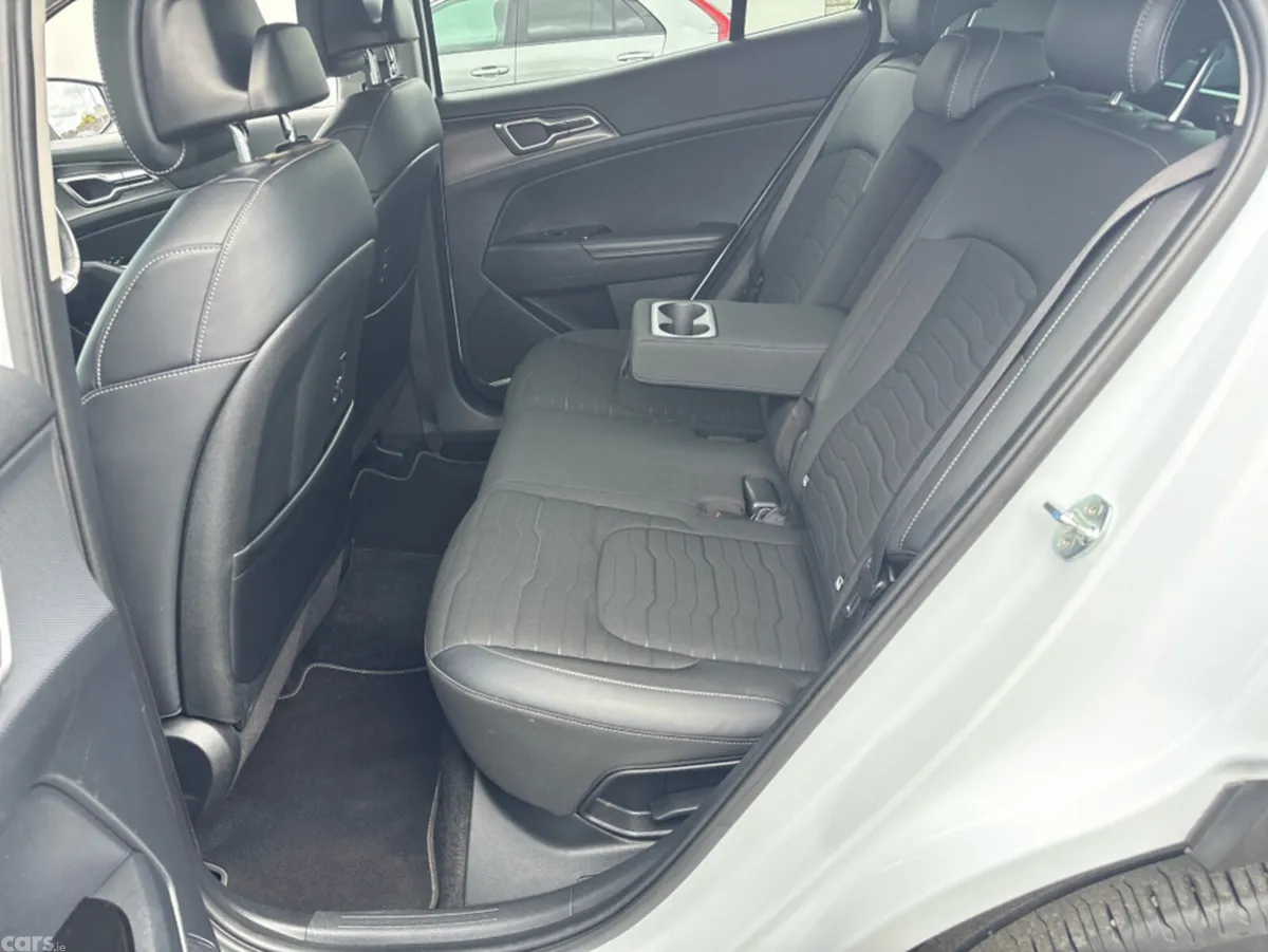 Kia Sportage MPV, Diesel, 2022, White