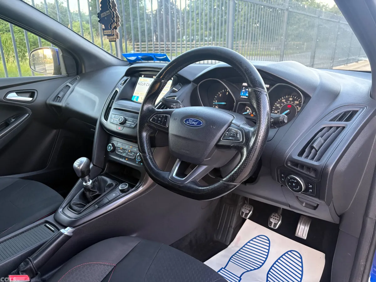 Ford Focus Hatchback, Diesel, 2017, Blue